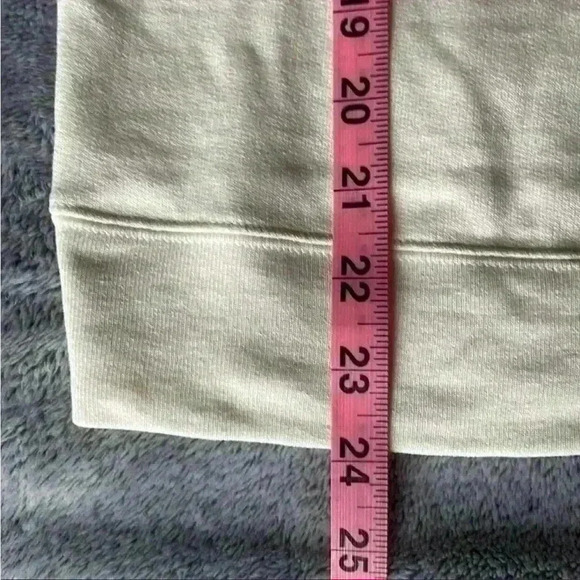 Champion Powerblend Classic Crew Sweatshirt in Cream Size X-Small NWT - Picture 6 of 8